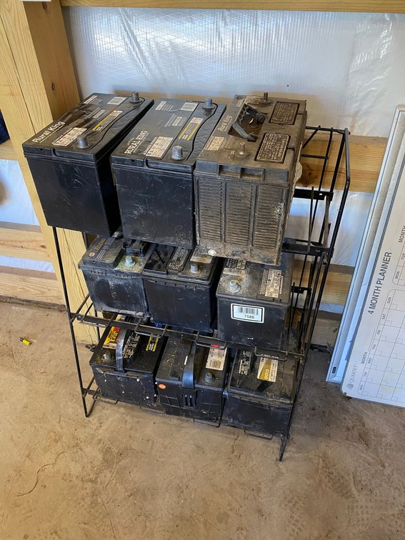 Battery rack with 9 batteries, stereo