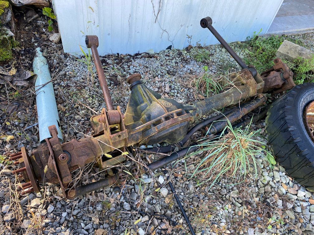 8 Lug front end for unknown vehicle