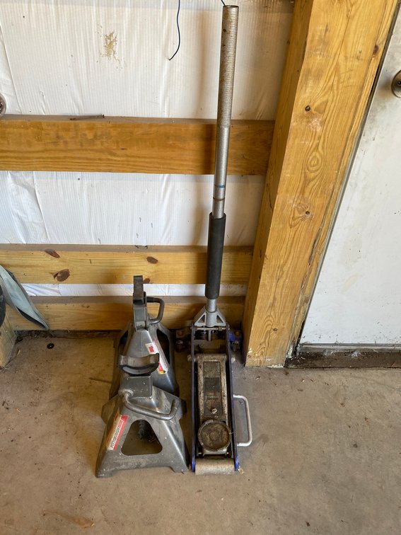 1 1/2 Ton Pittsburgh jack, two 6 ton jack stands