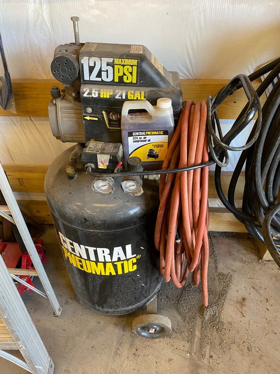 Central pneumatic 125 max PSI, 21 gallon, 2.5 HP air compressor