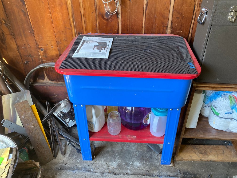 Floor model parts washer