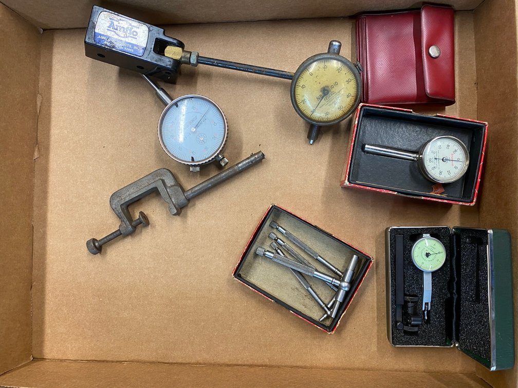 Indicators, indicator stands, edge finders