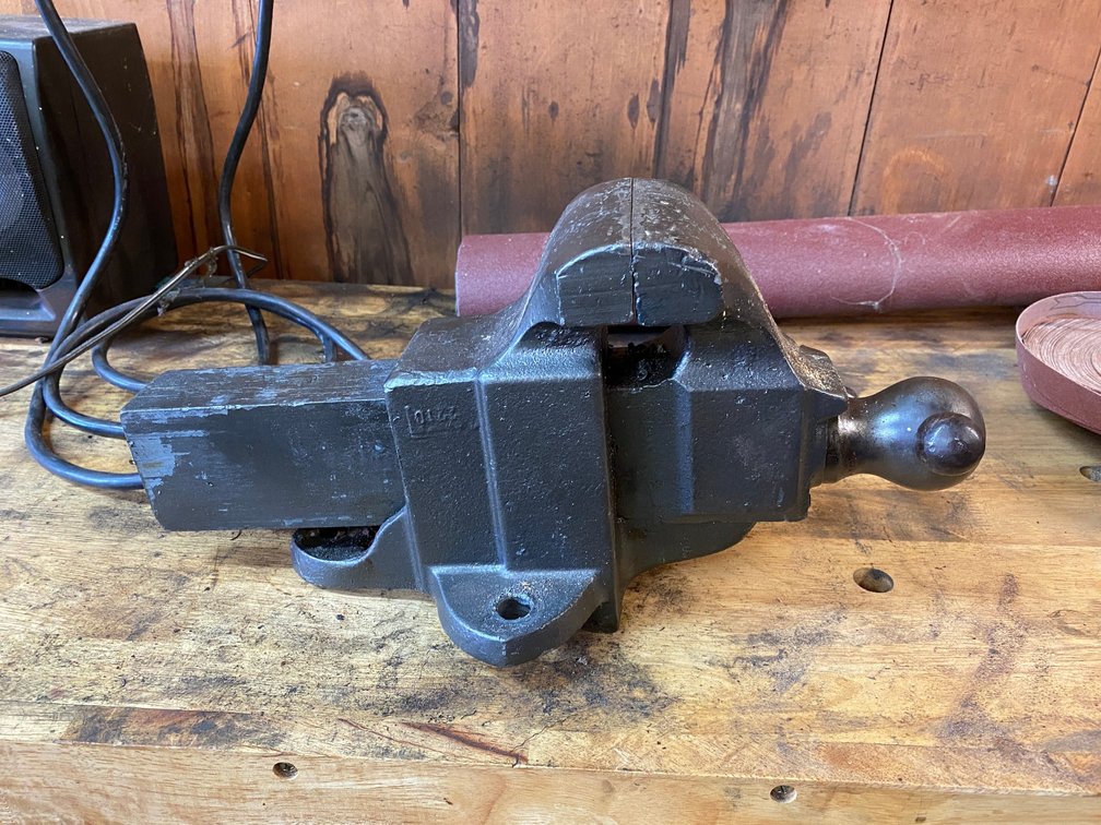 4" Jaws bench vise