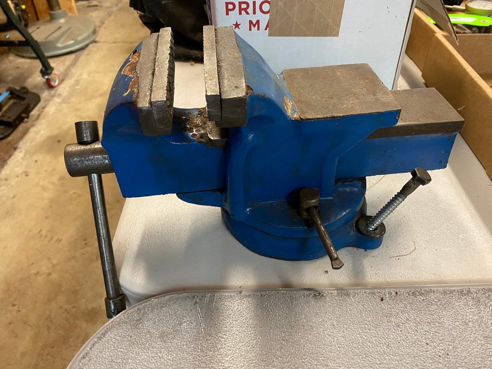 Swivel base bench vise with 4" jaws