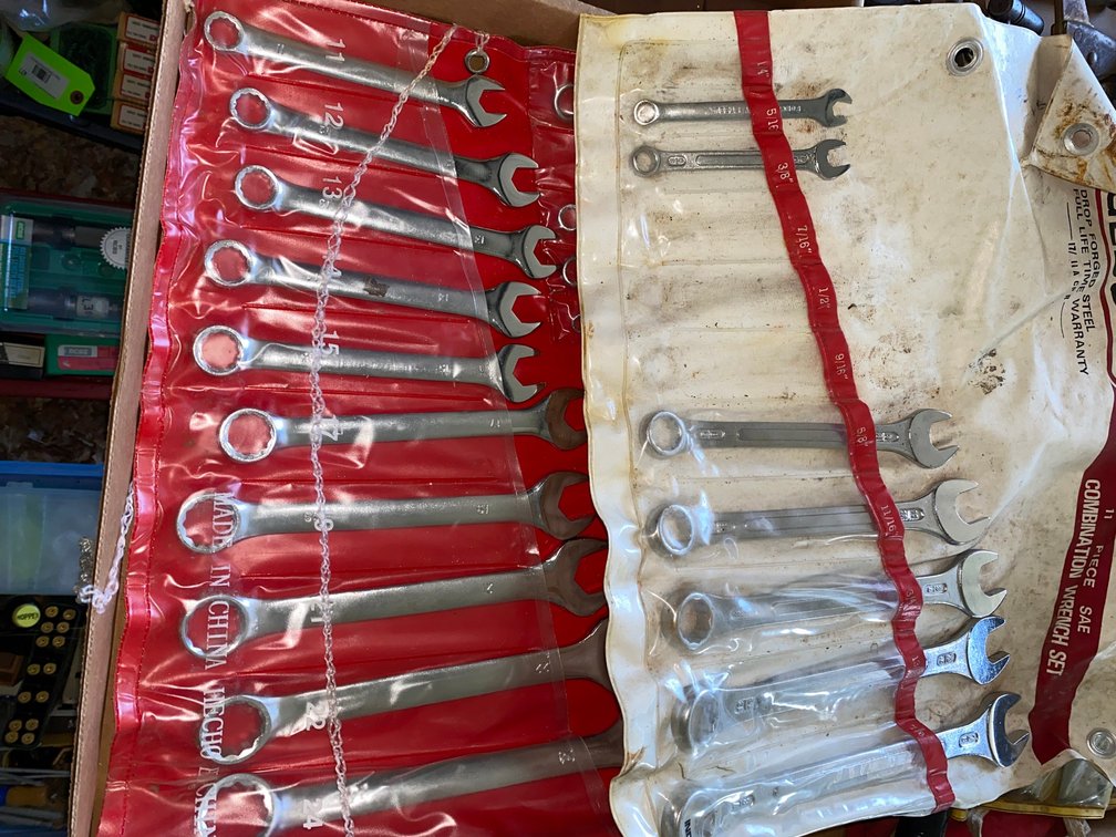Metric and SAE Combination Wrenches in Vinyl Rolls