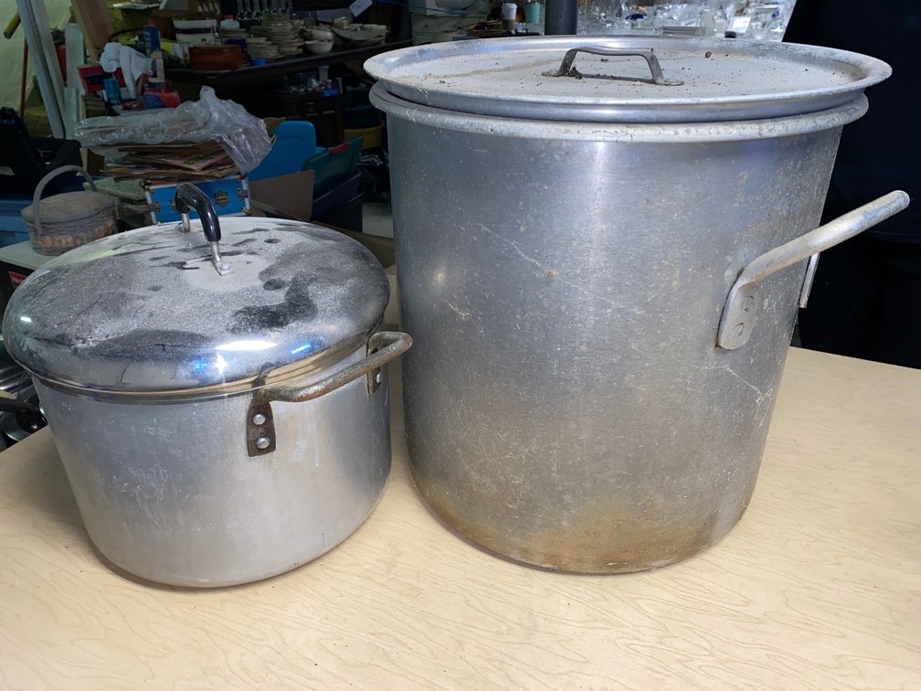 2 Aluminum Stock Pots with Lids