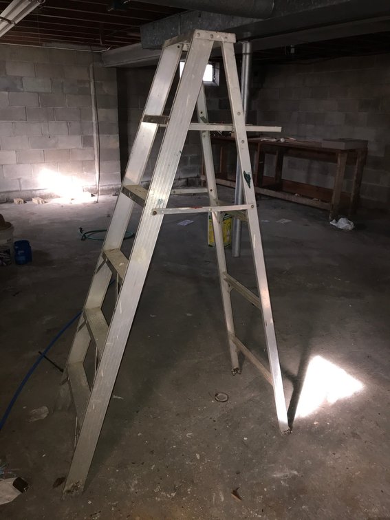 Aluminum step ladder