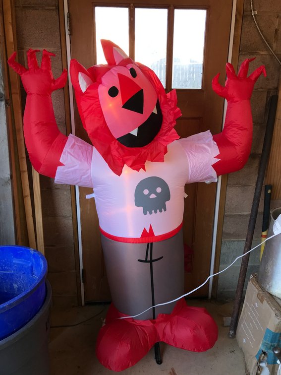 Inflatable abominable snowman-does work
