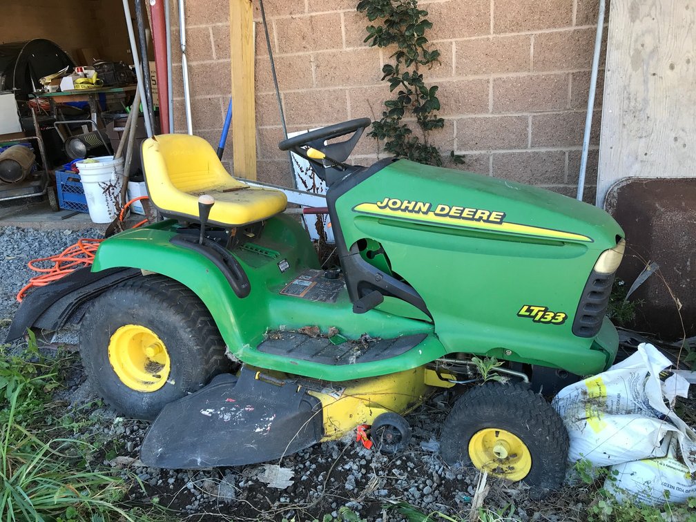 John Deere LT 133 riding lawn mower