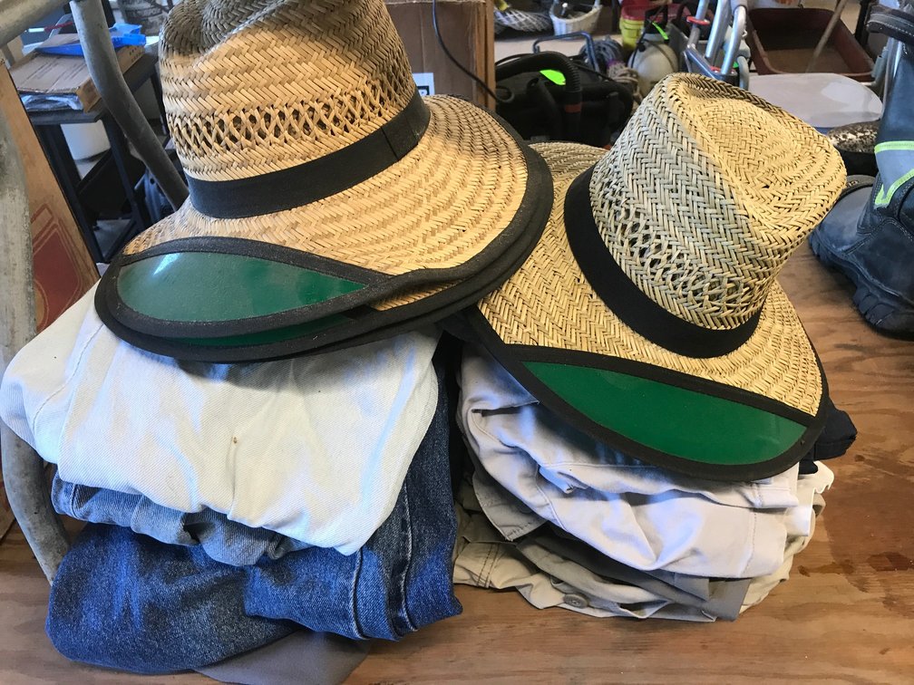 Men's jeans and shorts-size 40, hats