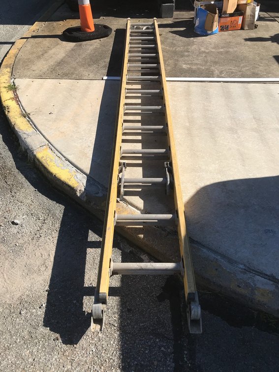 Werner fiberglass electric master 28' extension ladder