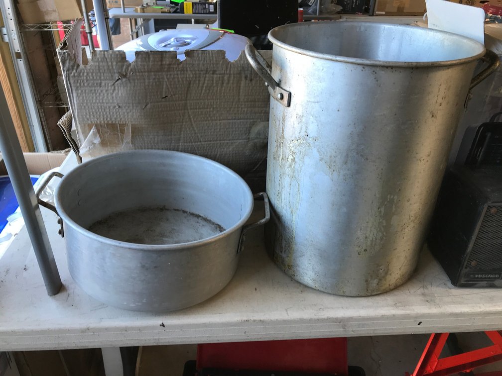 2 Stock pots