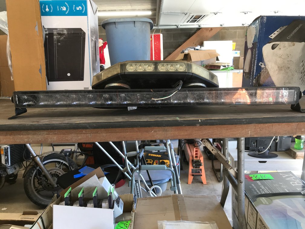 32" Light bar, magnetic warning light