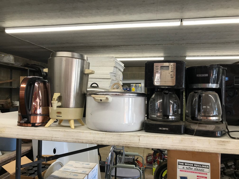 2 Coffee pots, coffee warmer, electronic tea kettle