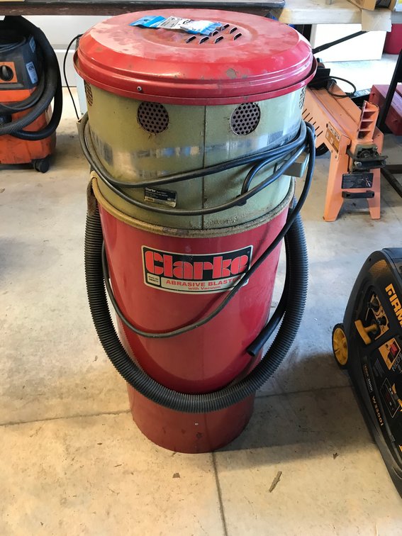 Clark abrasive blaster with vacuum