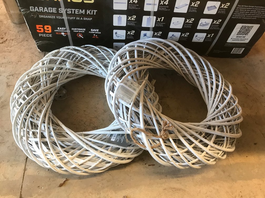 2 Wreaths, 2 baskets