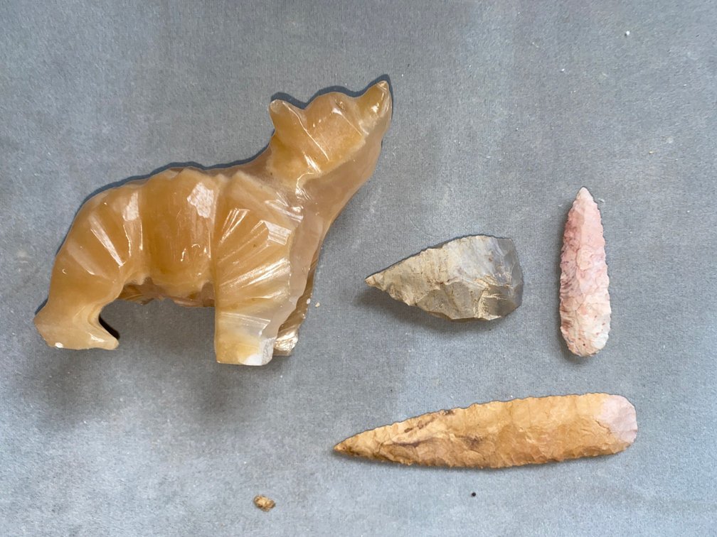 Onyx Bear & Arrowheads