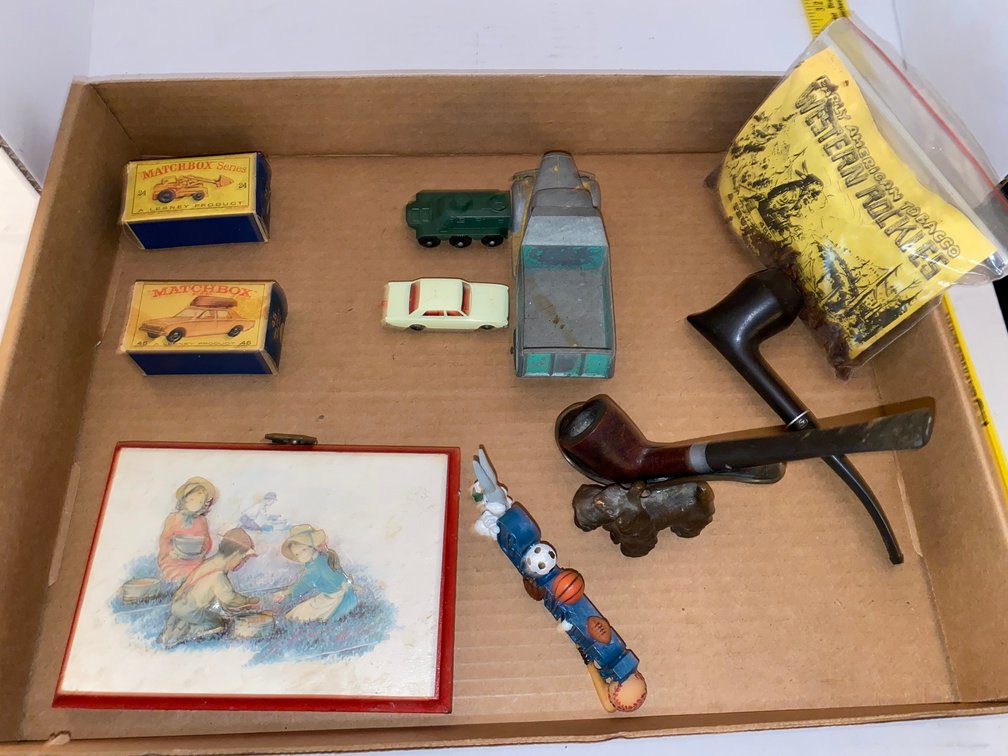 Toy trucks, tobacco pipes, small collectibles