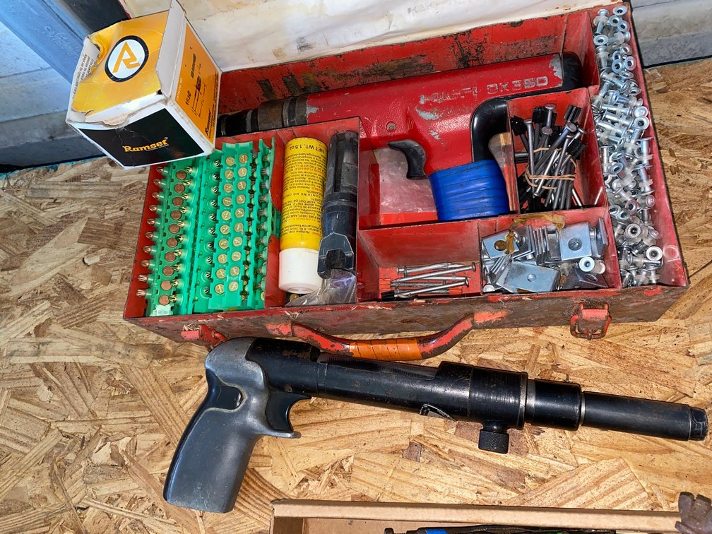 2 Powder-Actuated Fastening Tools with Metal Case