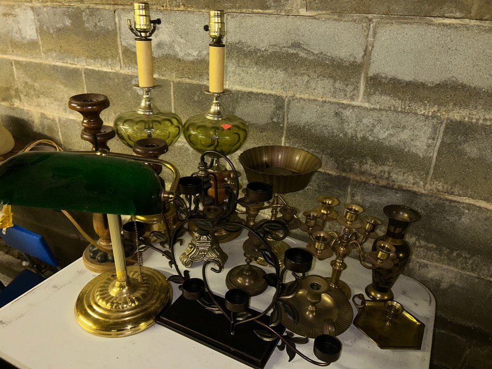 Brass-like candle holders, desk lamp, 2 vintage lamps with green glass bases
