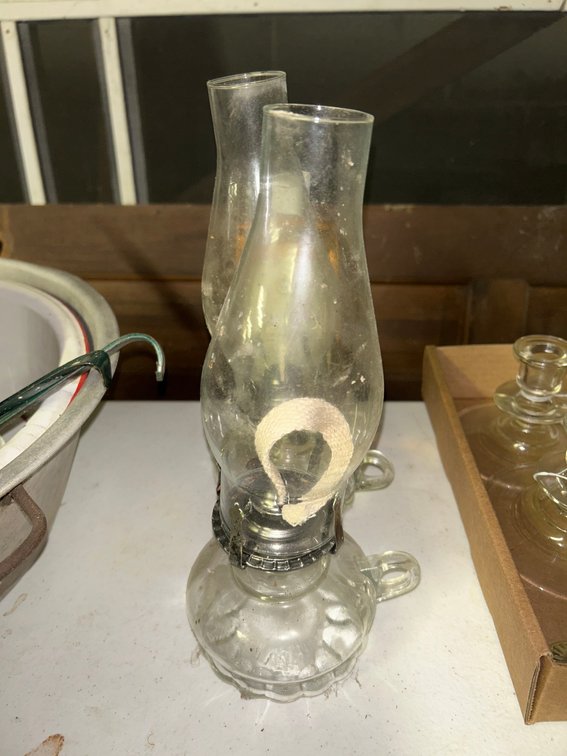 2 Oil lamps with oil