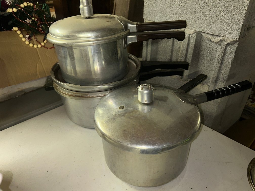 3 Pressure cookers