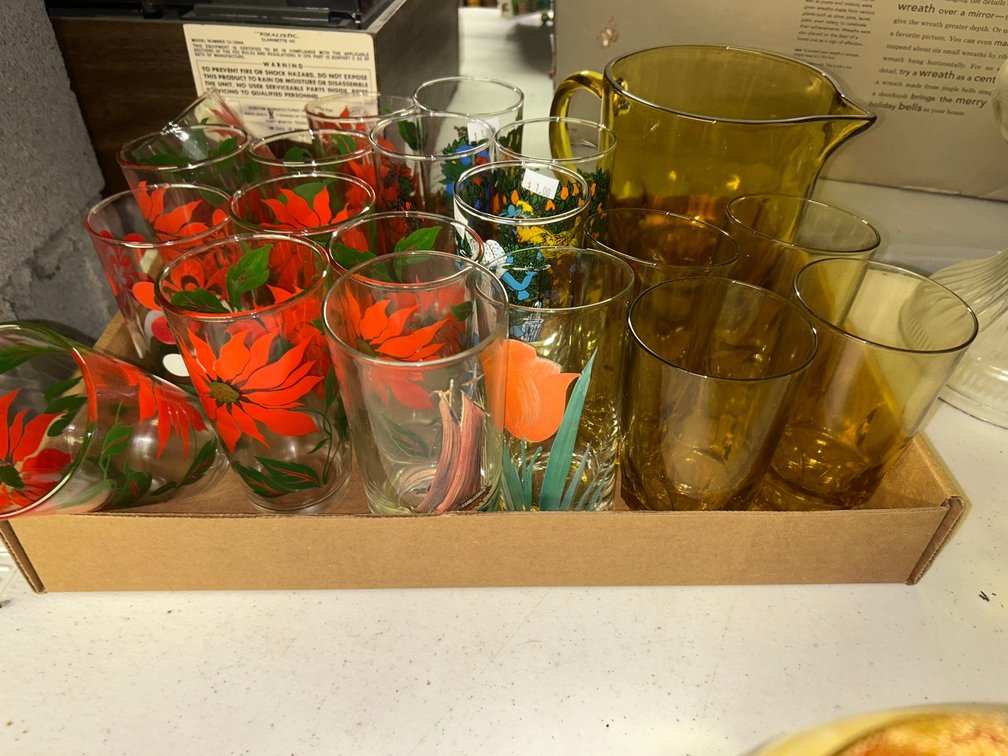 Vintage amber pitcher with 4 glasses, vintage drinking glasses