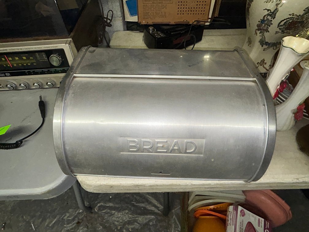 Aluminum bread keeper