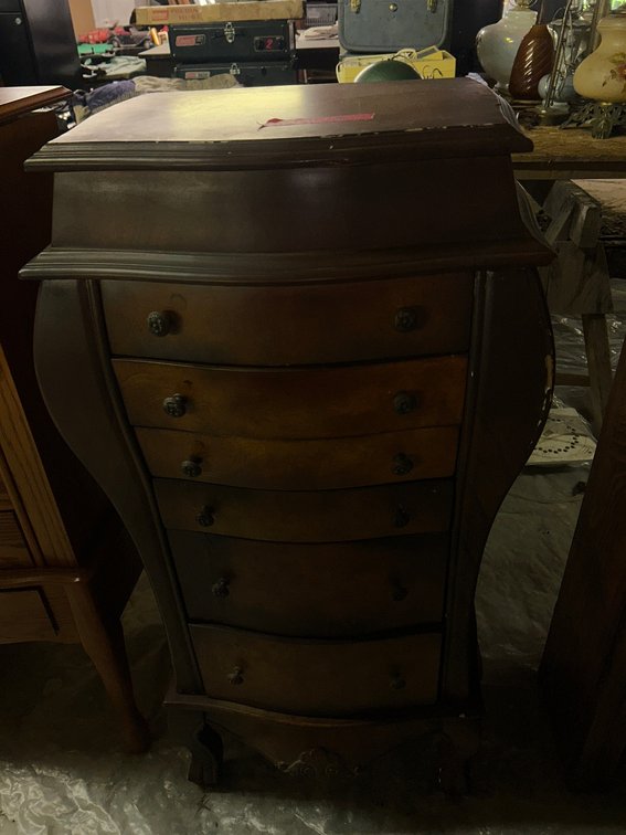 Standing jewelry box