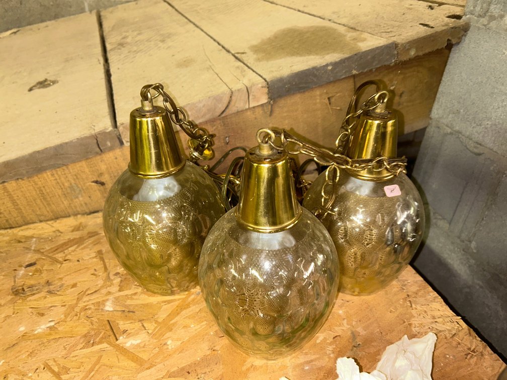 Ceiling mount light fixture