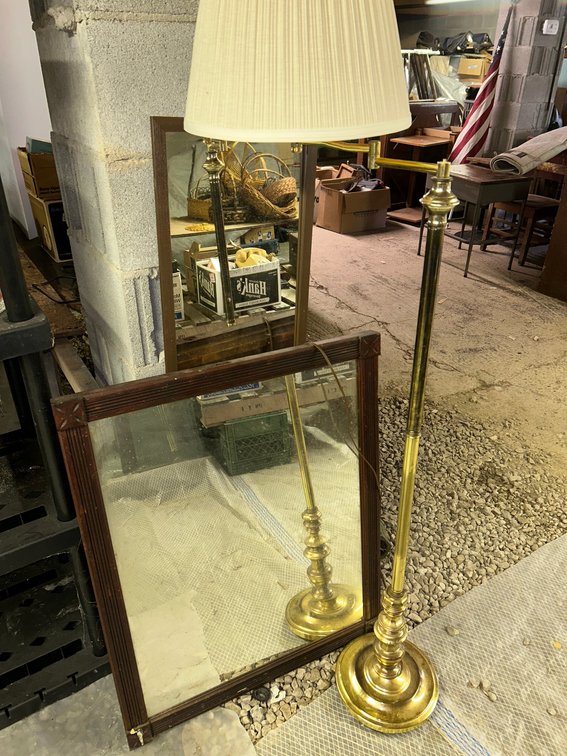 2 Mirrors, 1 floor lamp