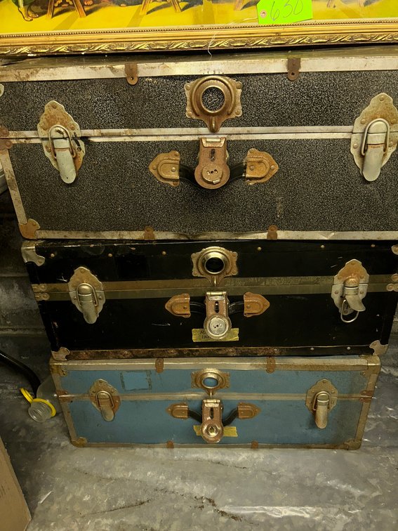 3 Foot lockers