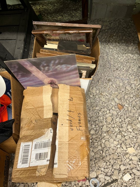 Lot of picture frames, picture of Jesus