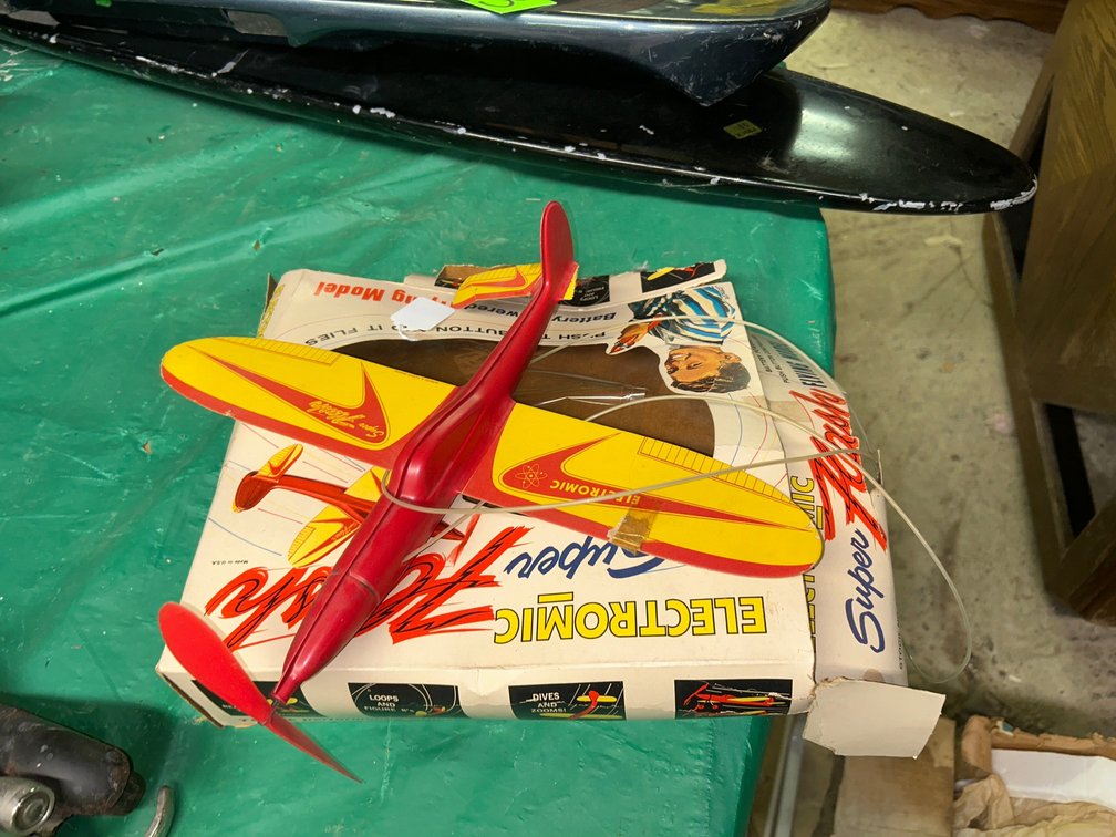 Toy plane