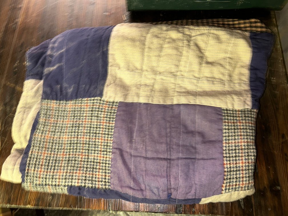 Antique quilt-machine stitched