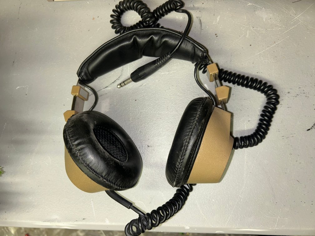 Realistic Nova 40 headphones