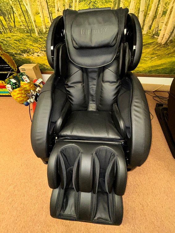 Infiniti IT Plus massage chair, black-was floor model