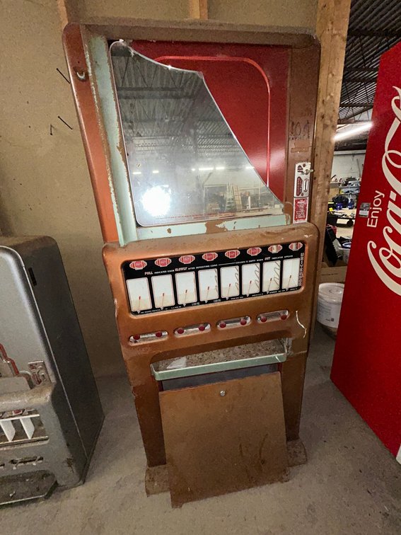 Stoner candy machine with pedestal
