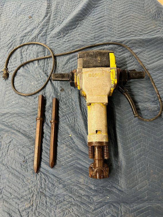 Bosch Brute jack hammer-120 volt, 15 amp with 2 bits-used and does work