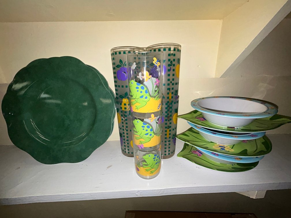 3 Emerald plates, 4 fruit tumblers, 3 kid's sets