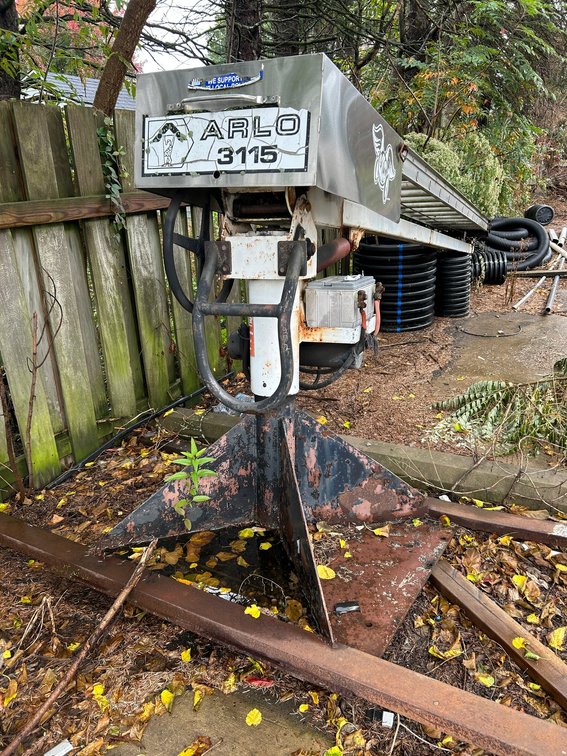 32' Arlo sign crane-needs recabled and some additional repairs