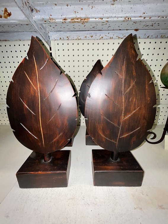Leaf decoration on base-quantity 4