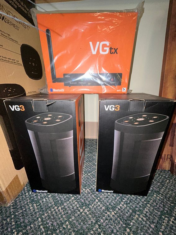 Soundcast VG3 portable outdoor loud speaker system with 2 speakers and VGTX long range bluetooth transmitter-new in box