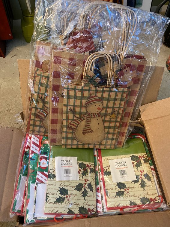7 Yankee Candle gift bag sets, other gift bags