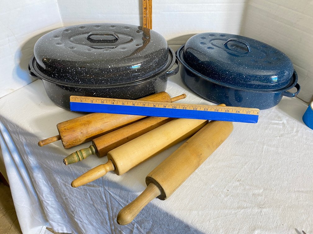 2 Granite roasters with lids, 4 rolling pins
