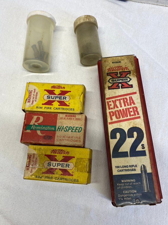 Assortment of 22 shells in vintage boxes