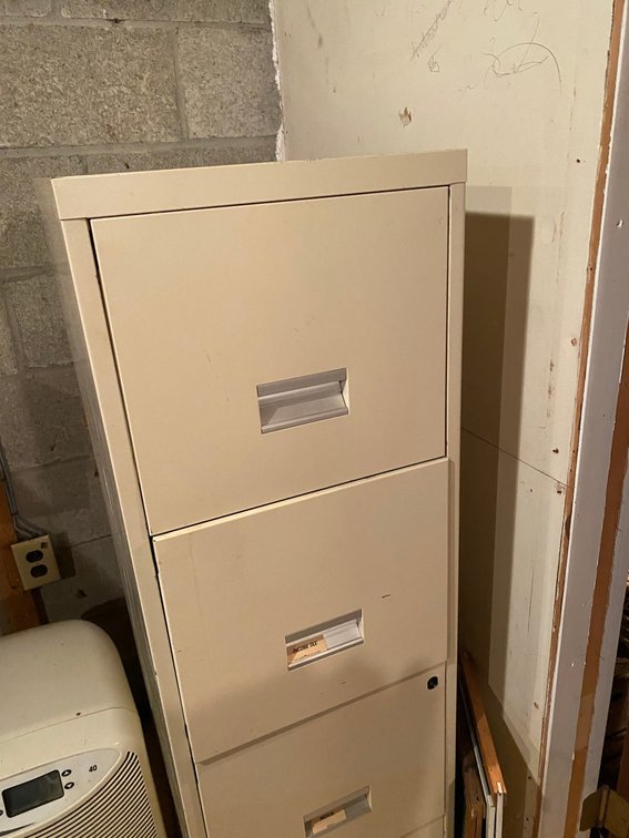 4 Drawer metal file cabinet-no keys