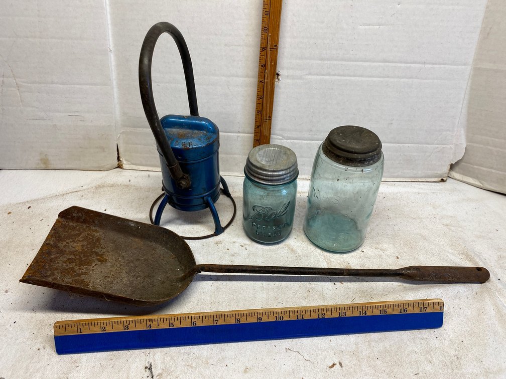 B&O Railroad Dietz lantern, 2 Ball jars, coal shovel