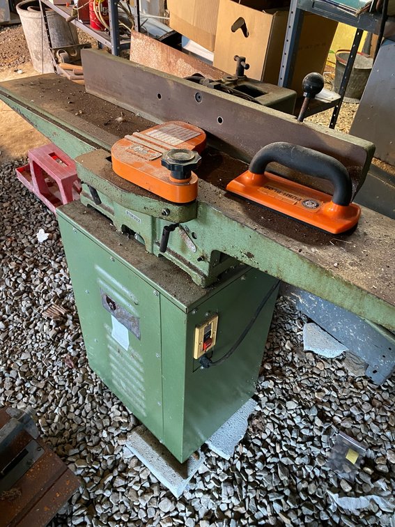 Grizzly jointer on a stand