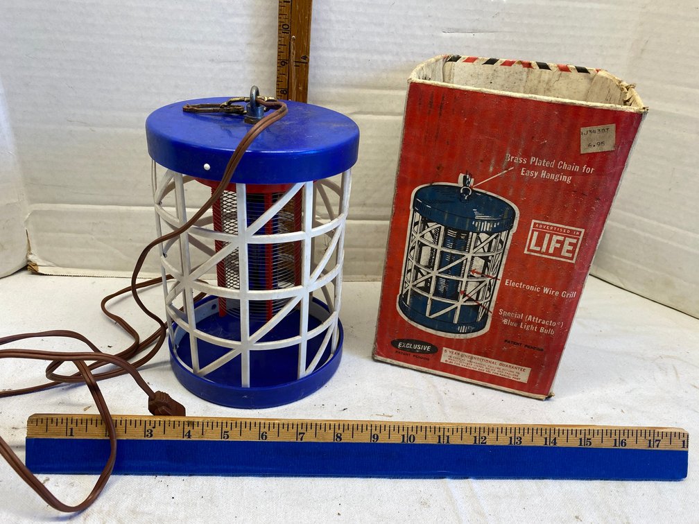 Vintage electric insect killer in original box-special blue lightbulb